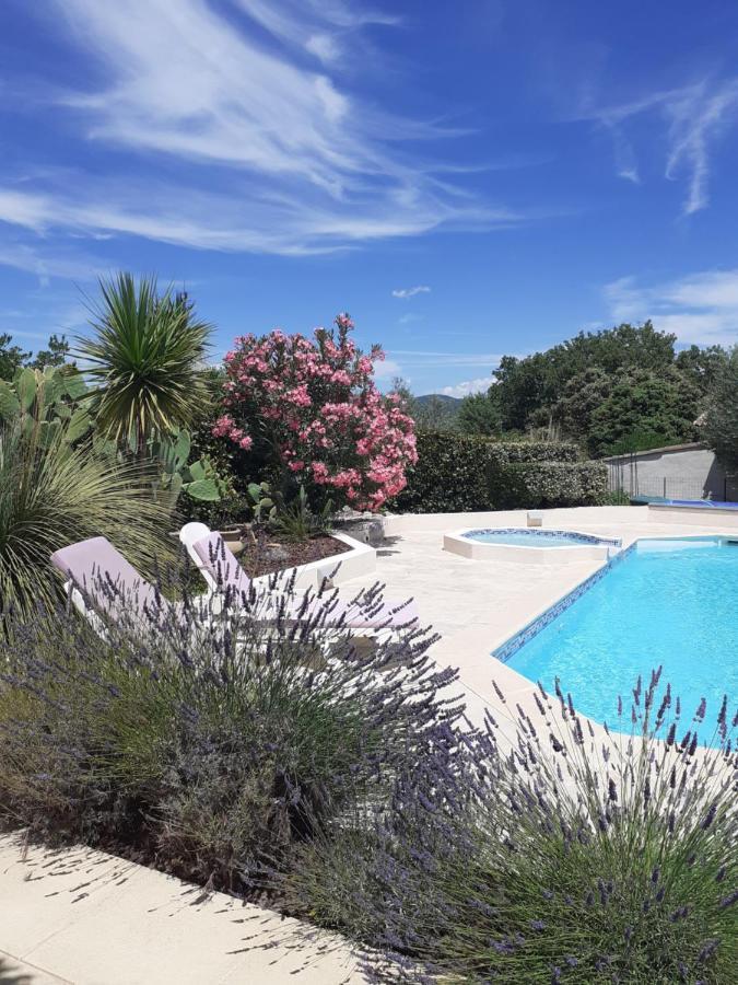 Gite Provencal Independant Avec Piscine Chauffee : Le Suy Bien Flayosc Eksteriør bilde